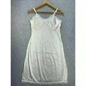 VINTAGE Camelot Ivory Lace Full Dress Slip Size 34 Cottagecore Romantic Lingerie